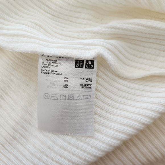 Uniqlo Mock Neck Sweater - Picture 6 of 6